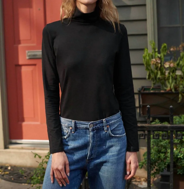 Scrunch Neck Tee Top In Black