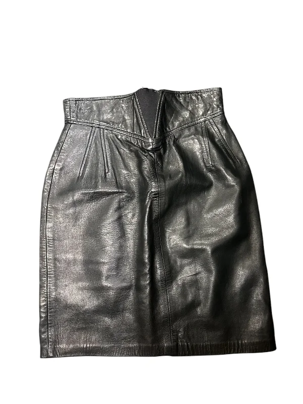 Skirt Mini & Short By Ann Taylor In Black, Size: 10